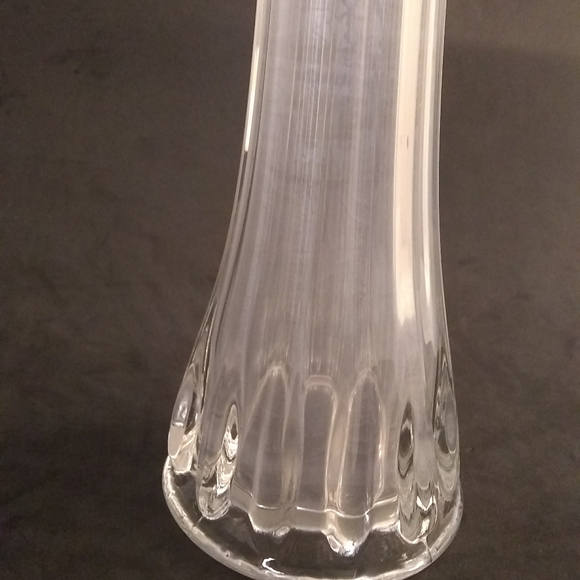 Tall clear swung bud vase - Picture 8 of 8